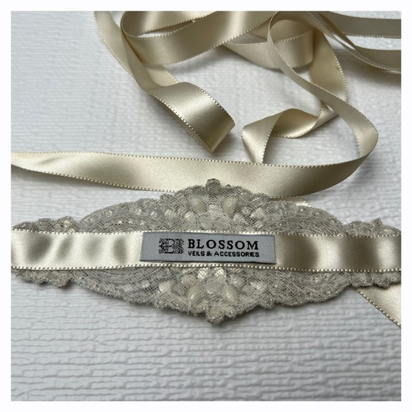 Blossom Veils & Accessories Bridal Pearl & Crystal Rhinestones Accent Belt - Picture 4 of 6